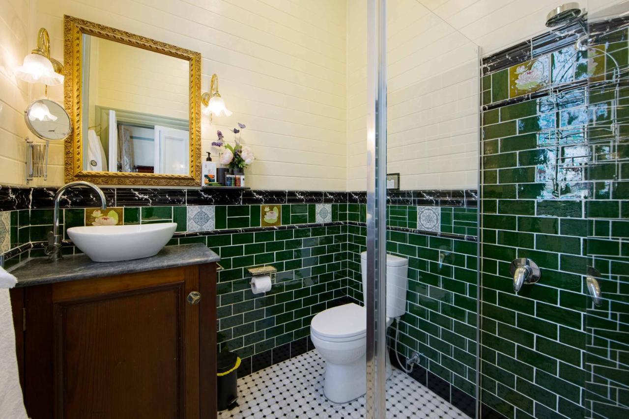 The Old Bank Gladstone Licensed Restaurant & Boutique Accommodation Hat Head エクステリア 写真