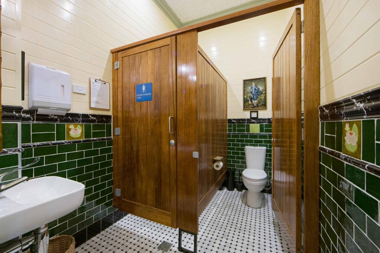 The Old Bank Gladstone Licensed Restaurant & Boutique Accommodation Hat Head エクステリア 写真